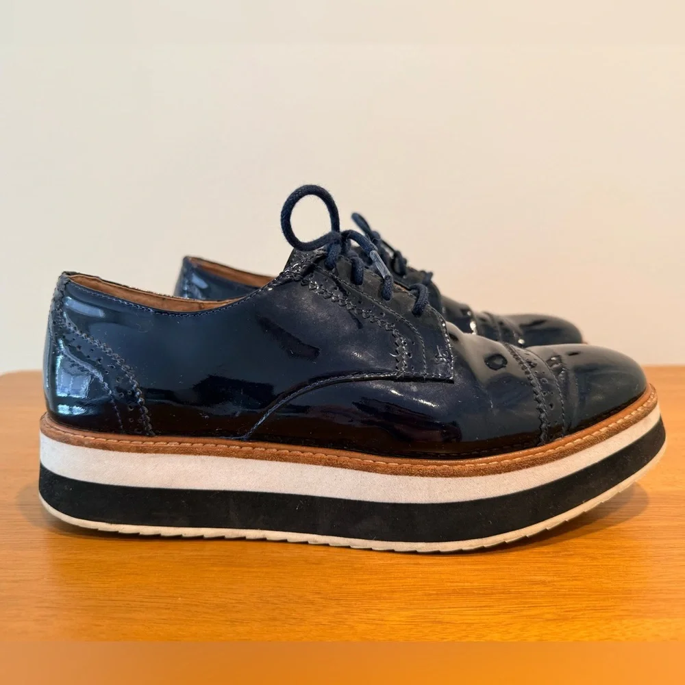 Halogen x Atlantic-Pacific Gabriela Flatform Derby in Navy and White